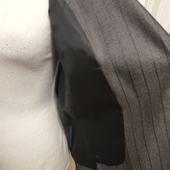 REQUIREMENTS GRAY Pinstripe Blazer size 14, Classic, Business Casual - Picture 5 of 8